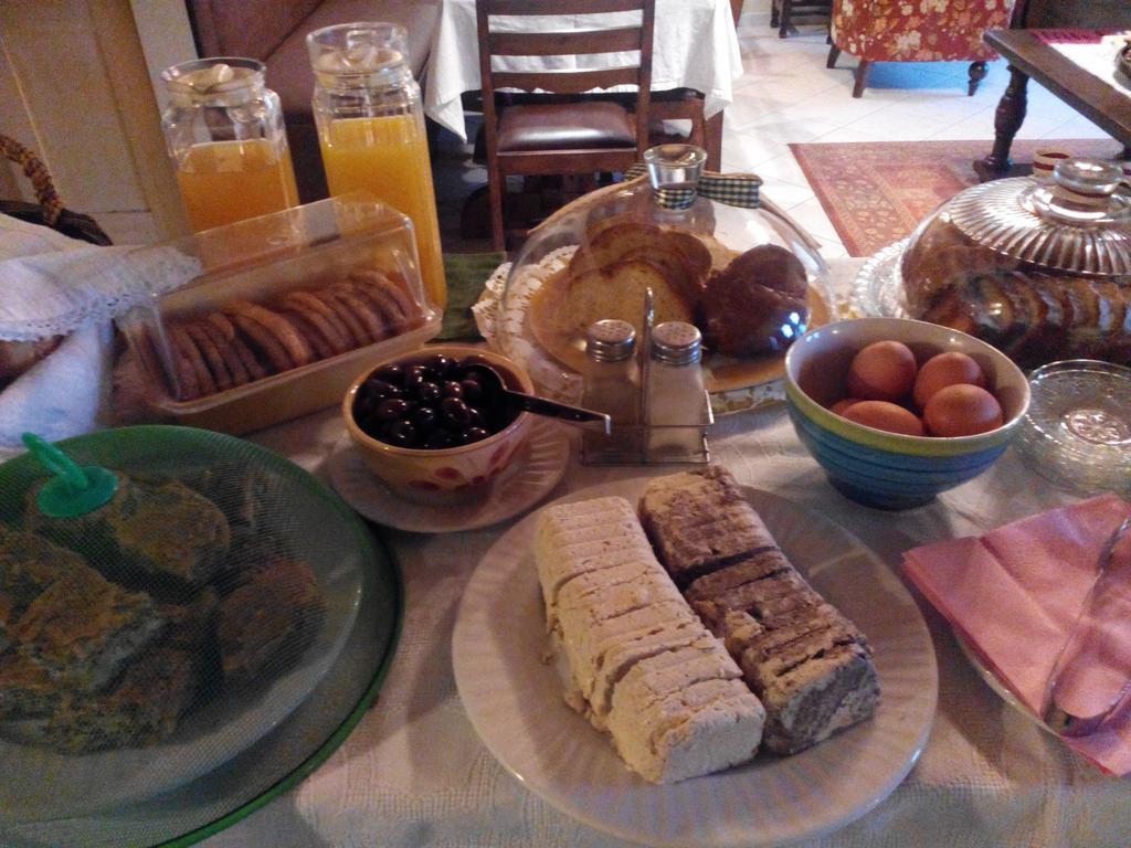 Valentini Guesthouse Karpenisi ภายนอก รูปภาพ