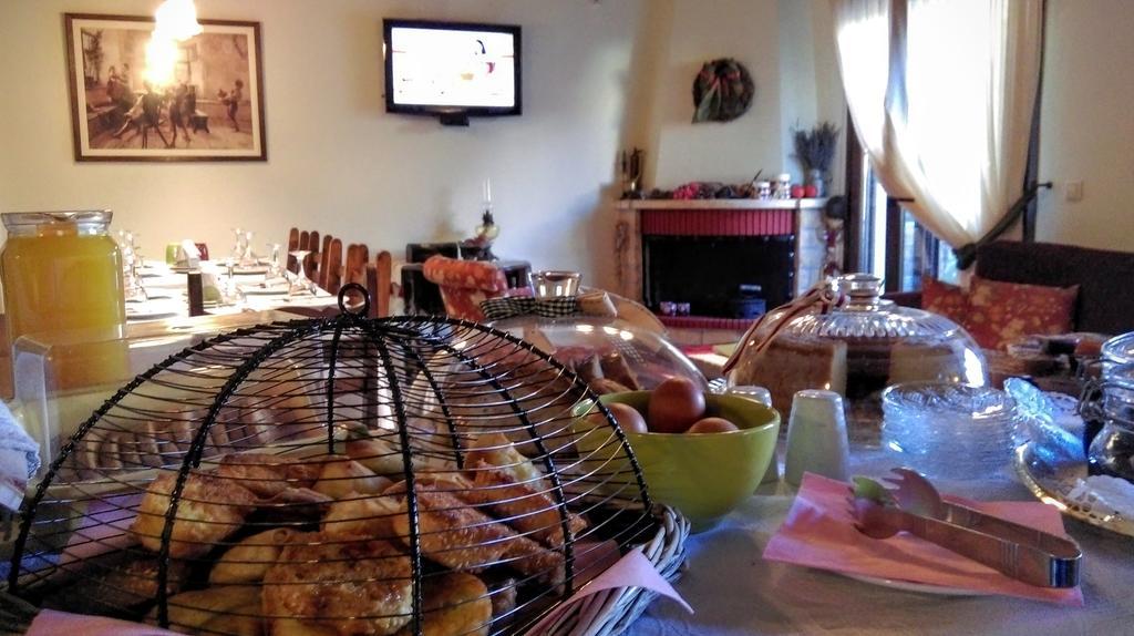 Valentini Guesthouse Karpenisi ภายนอก รูปภาพ