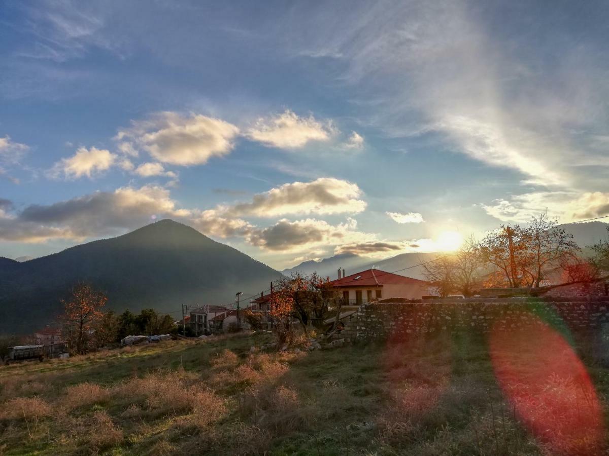 Valentini Guesthouse Karpenisi ภายนอก รูปภาพ